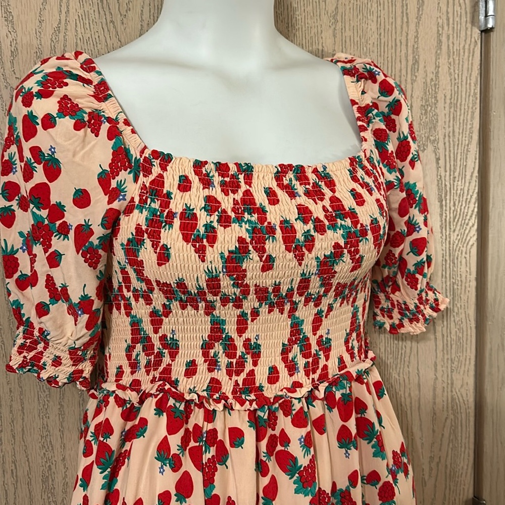 Betsy Johnson strawberry dress flowy size large pink off shoulder